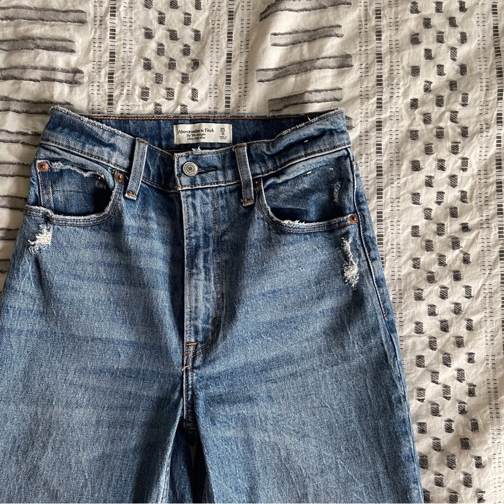 Abercrombie & Fitch High Rise 90’s Straight Leg Jean